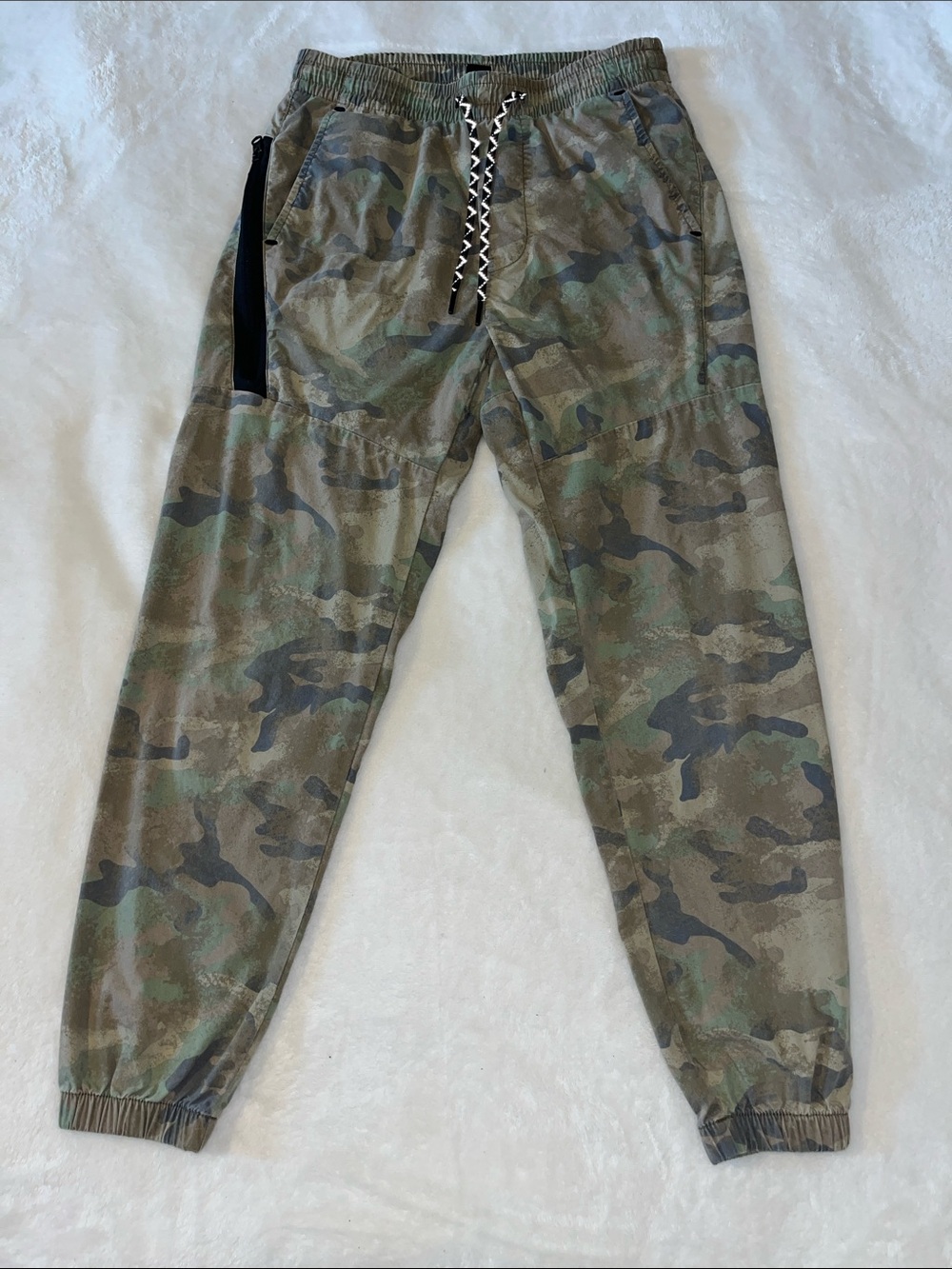 American Eagle Kids Camo Jogger thin pants in Green Camouflage XS